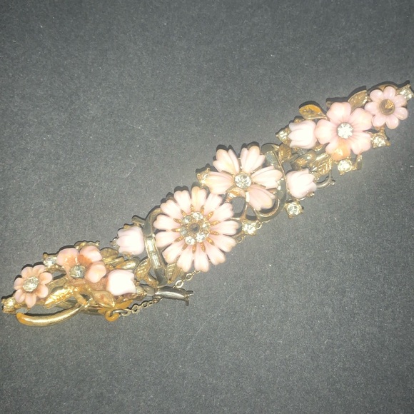 Vintage Coro Pink Flower bracelet set in gold metal w/ safety chain - Picture 2 of 9